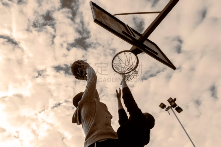 LPL首次抗韩成功！Zeus惨被牺牲，AL冠军上单发威，决胜局淘汰HLE